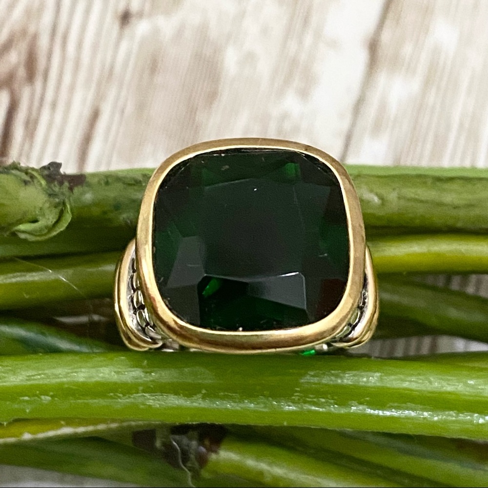 Unsigned 2-Tone Emerald Green Statement Ring Size… - image 2